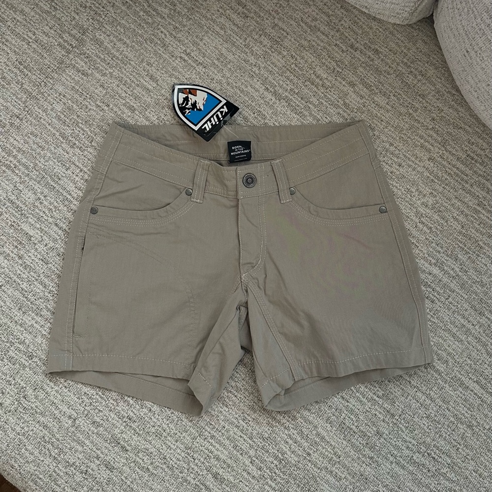 KUHL Womens Splash Hiking Shorts Size 0 Light Khaki ~ 5.5” Inseam ~ Zip Pocket